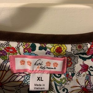 Koi coffee colored scrub top, size XL, NWOT